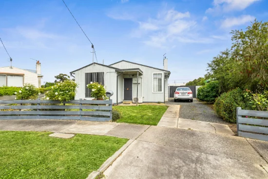 17 Steven Crescent, Ararat VIC 3377 - For Sale