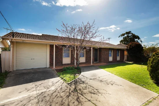 17 Stirling Dr, Morphett Vale, SA 5162