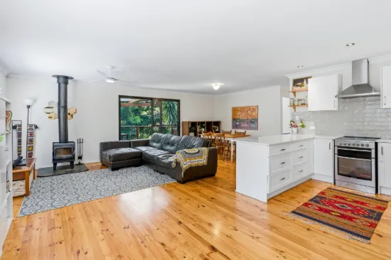 17 Stradbroke Avenue, Tamborine Mountain, Qld 4272