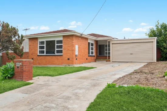 17 Taralga Road, O'Sullivan Beach, SA 5166