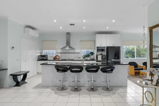 17 The Regency, Hillside, Vic 3037-Image