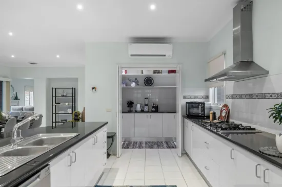 17 The Regency, Hillside, Vic 3037-Image