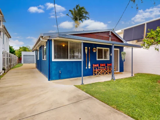 17 Third Avenue, Scarborough, Qld 4020