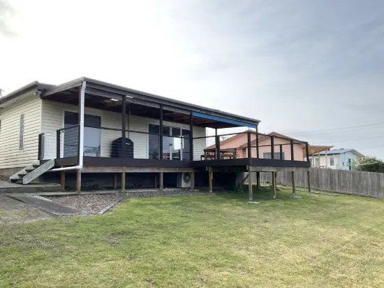 17 Thomas Street, Scamander, Tas 7215