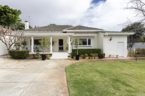 17 Thongsbridge Street, Menora, WA 6050