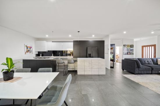 17 Tree View Crescent, Little Mountain, Qld 4551