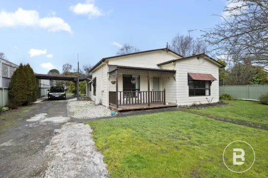 17 Warburton Street, Beaufort, Vic 3373