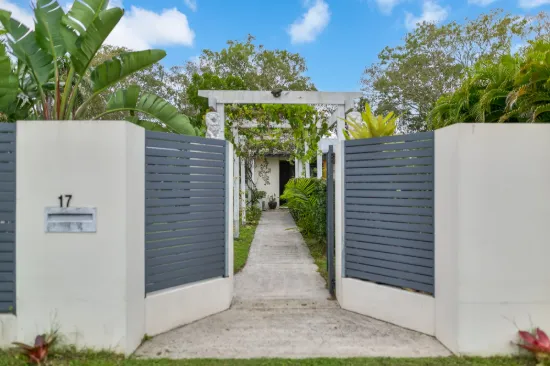 17 Whiting Street, Beachmere, Qld 4510