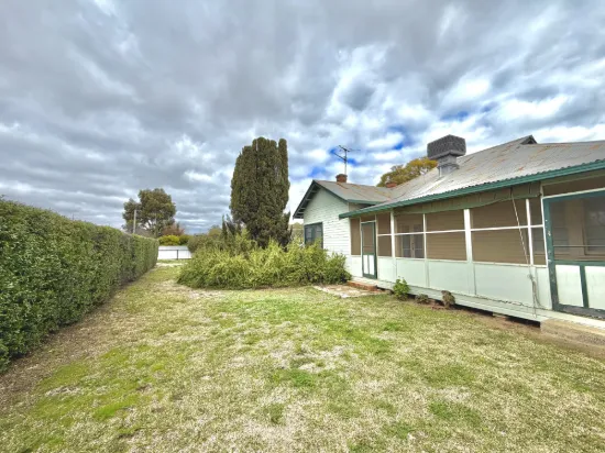 170 Hatty Street, Hay, NSW 2711