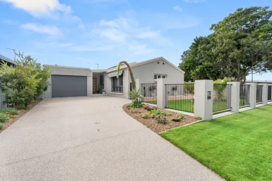 170 Truro Street, Urangan, Qld 4655