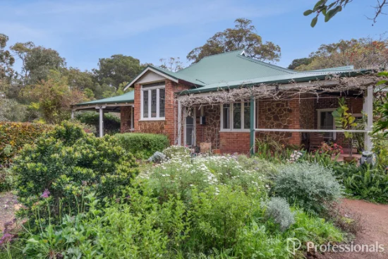 172 Lesmurdie Road, Lesmurdie, WA 6076
