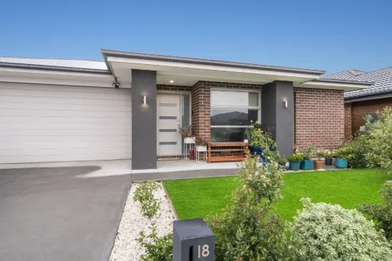 18 Arnold Cct, Armstrong Creek, Vic 3217