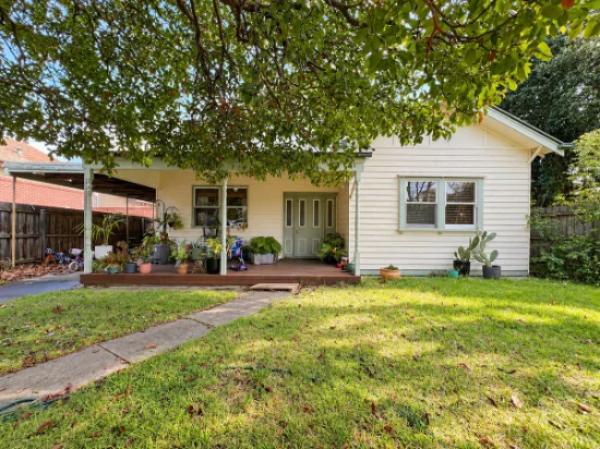18 Athelstane Grove, Ivanhoe, Vic 3079