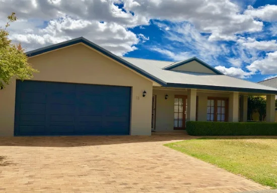 18 BAKER CLOSE, Tamworth, NSW 2340 - For Rent