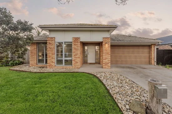 18 Barleycorn Bend, Armstrong Creek, Vic 3217
