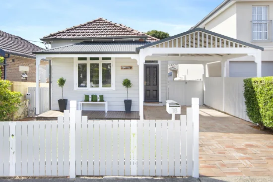 18 Bouvardia Street, Russell Lea, NSW 2046