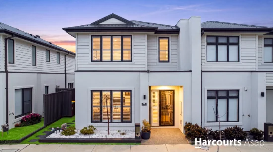18 Boysenberry Close, Clyde North, Vic 3978