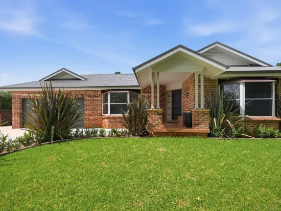 18 Casuarina Drive, Orange, NSW 2800
