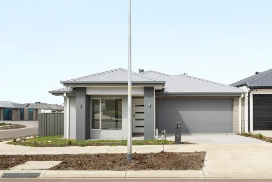 18 Currawong Street, Kalkallo VIC 3064 - For Rent