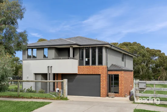 18 Desmond Crescent, Romsey, Vic 3434