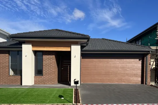 18 Falconer Drive, Mickleham, Vic 3064