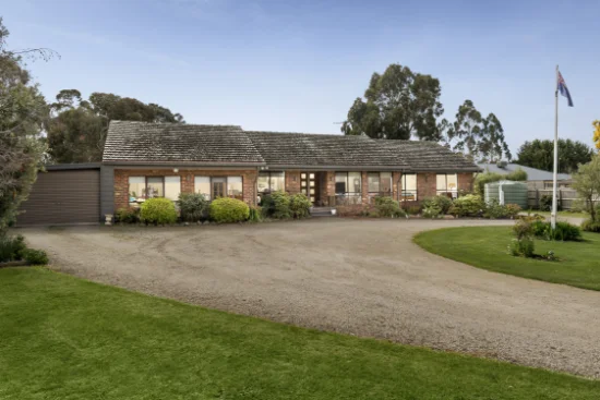 18 Gordon Crescent, Romsey, Vic 3434