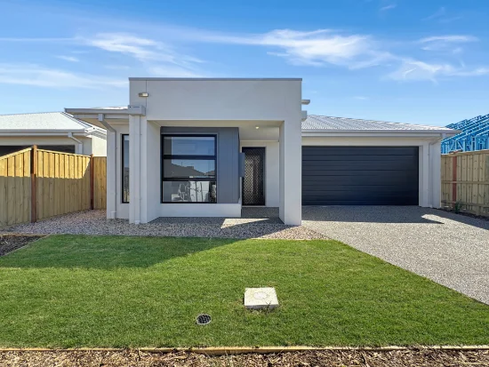 18 Grimsby Avenue, Fraser Rise, Vic 3336 - For Rent