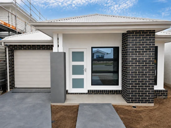 18 Hatter Circuit, Calderwood, NSW 2527