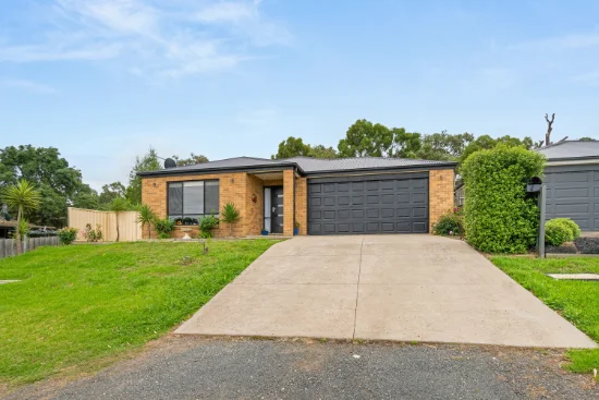 18 Hilltop Crescent, Heyfield, Vic 3858