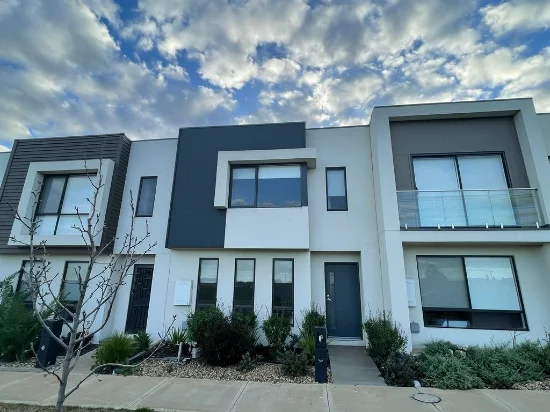18 Jarli Walk, Deanside, Vic 3336