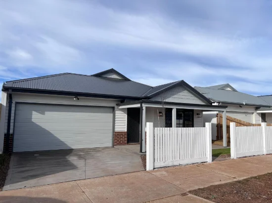 18 Jerro Rd, Eynesbury, Vic 3338