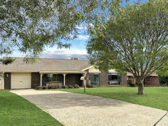 18 Keevil Drive, Young, NSW 2594