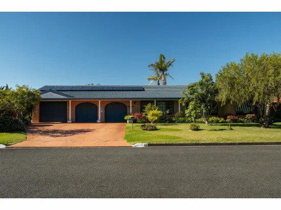 18 Kennewell Parade, Tuncurry, NSW 2428