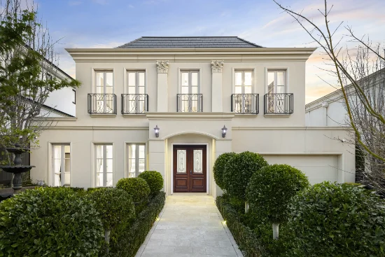 18 Kerr Crescent, Camberwell, Vic 3124