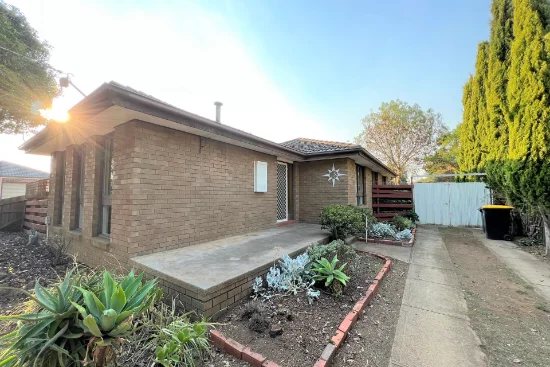 18 Kurrajong Crescent, Melton South, Vic 3338