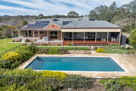 18 Lauren Court, Table Top, NSW 2640