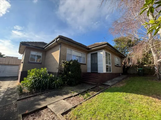 18  Law Street, Newborough, Vic 3825