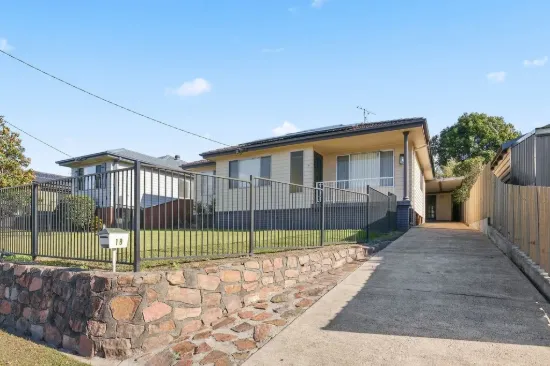 18 Lyndel Parade, Shortland, NSW 2307