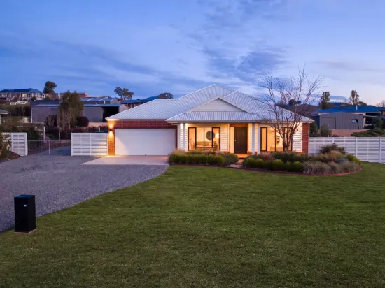 18 Maple Tree Boulevard, Mansfield, Vic 3722