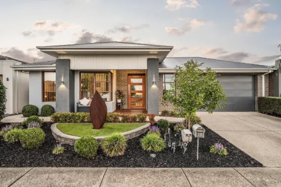 18 Maroubra Street, Armstrong Creek, Vic 3217