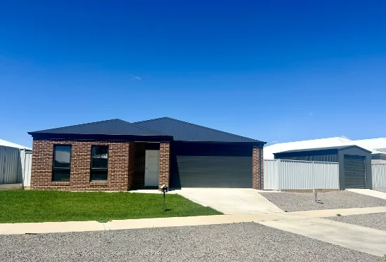 18 Mayne Boulevard, Irymple, Vic 3498