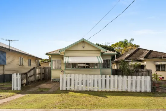 18 Mcaneny Street, Redcliffe, Qld 4020