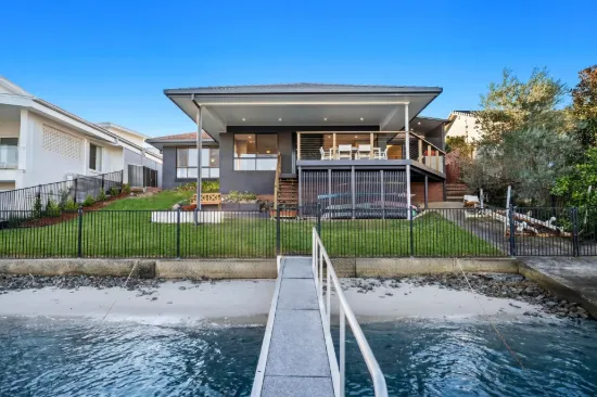 18 McIlwain Drive, Mermaid Waters, Qld 4218