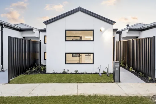 18 Newport Drive, Armstrong Creek, Vic 3217