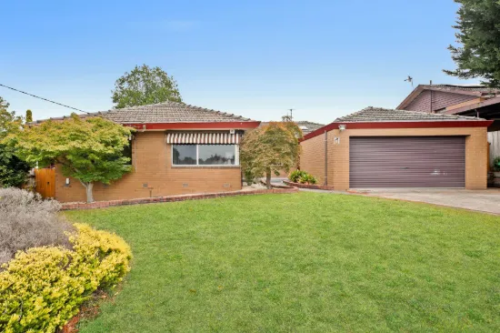 18 Norfolk Circuit, Doncaster, Vic 3108