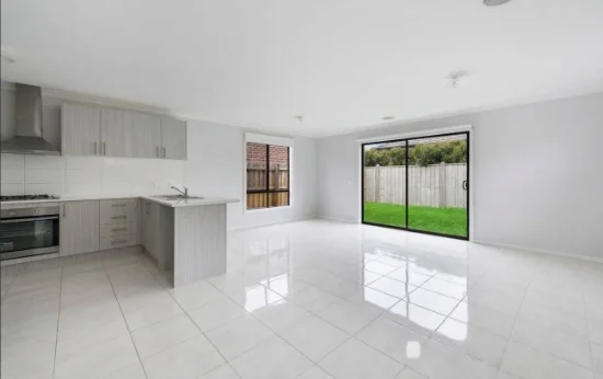 18 Oberon Street, Point Cook, Vic 3030