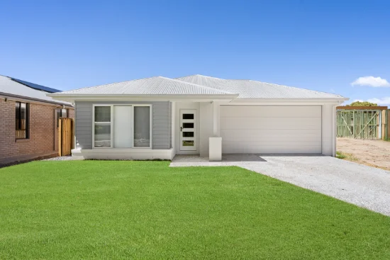 18 Pine Tce, Redland Bay, Qld 4165 - For Rent
