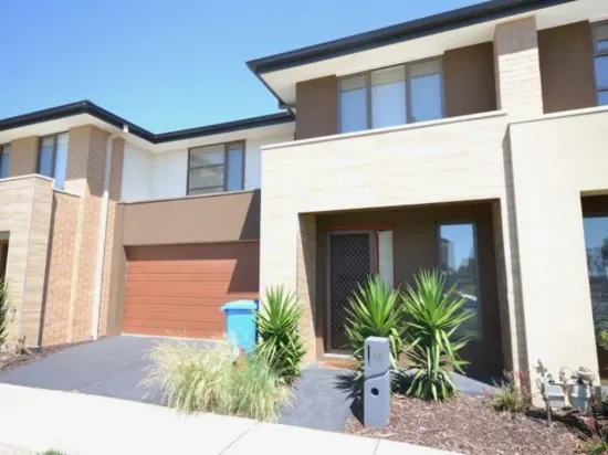 18 Selandra Boulevard, Clyde North, Vic 3978