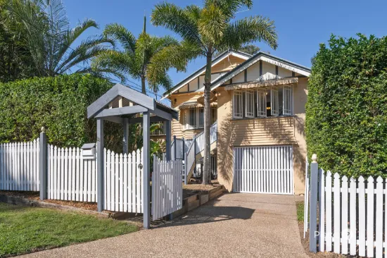 18 Tarana Street, Camp Hill, Qld 4152