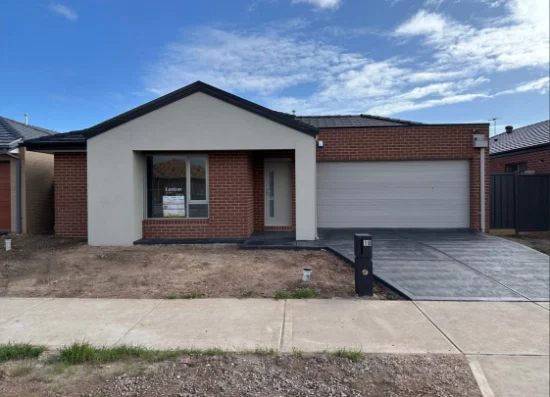 18 Taupe Cct, Clyde North, Vic 3978